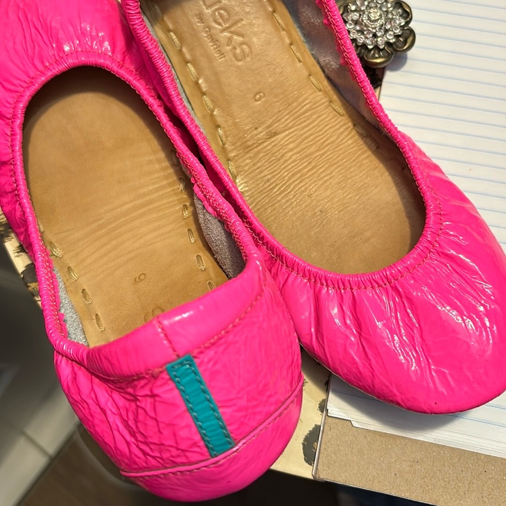 Hot pink Tieks